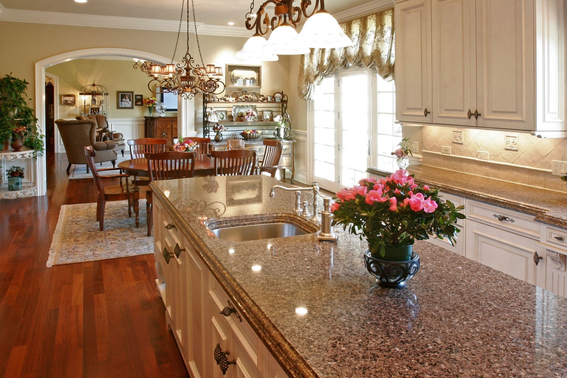imgi_64_bigstock_luxury_kitchen_with_granite_co_25937042_y8st2qi2rt3flohf5ryh1.jpg