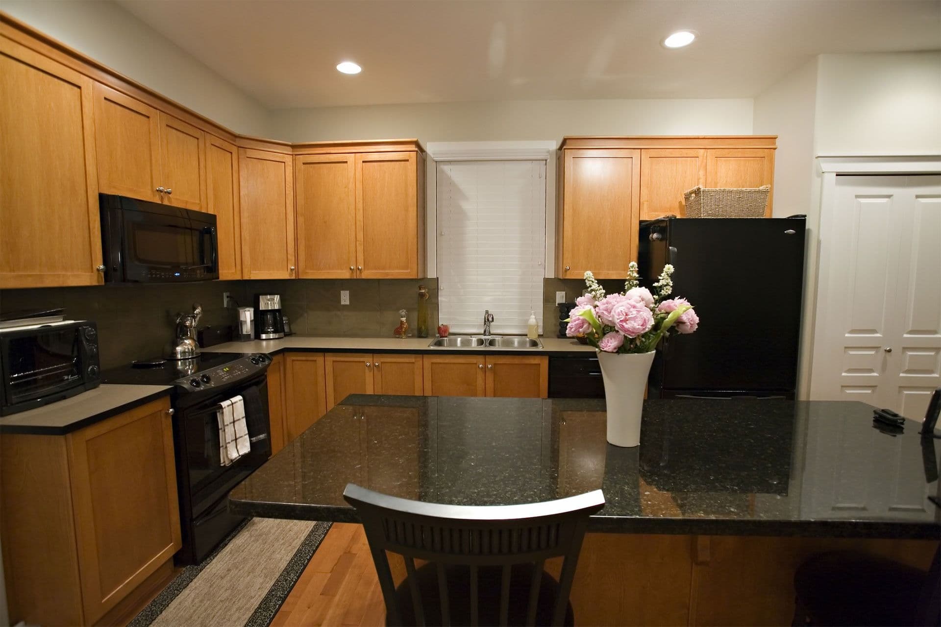 imgi_90_cabinet_refacing_gallery_6_92yn660ekovdthc4v4prx6.jpg