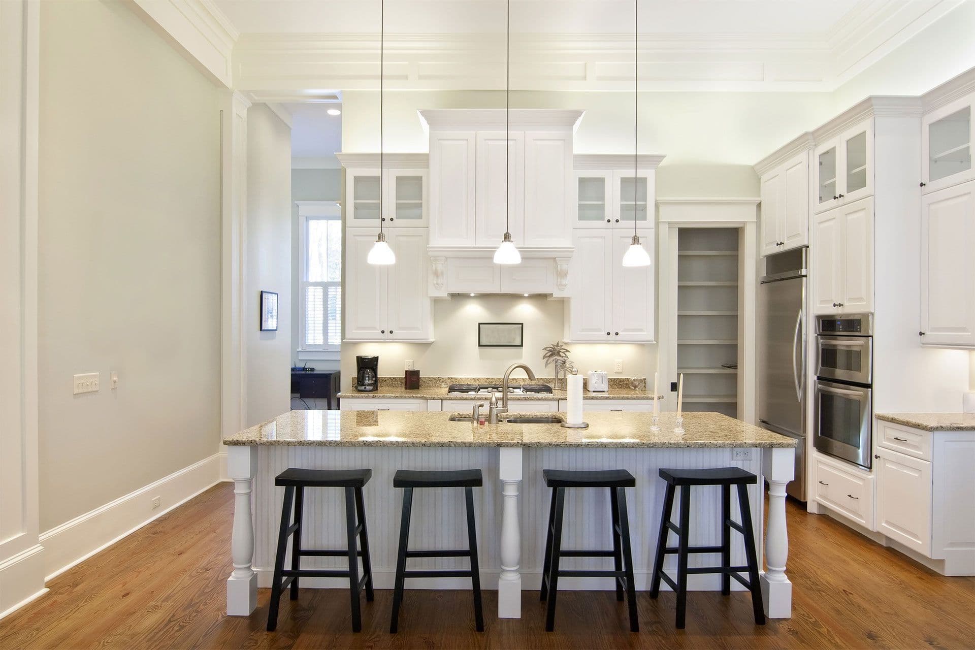 imgi_98_cabinet_refacing_gallery_9_hjpra6bvgu8xhen0cs9m88-1920x1280.jpg